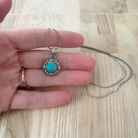 Vintage southwestern style 925 Sterling silver pendant necklace - Picture 3 of 9